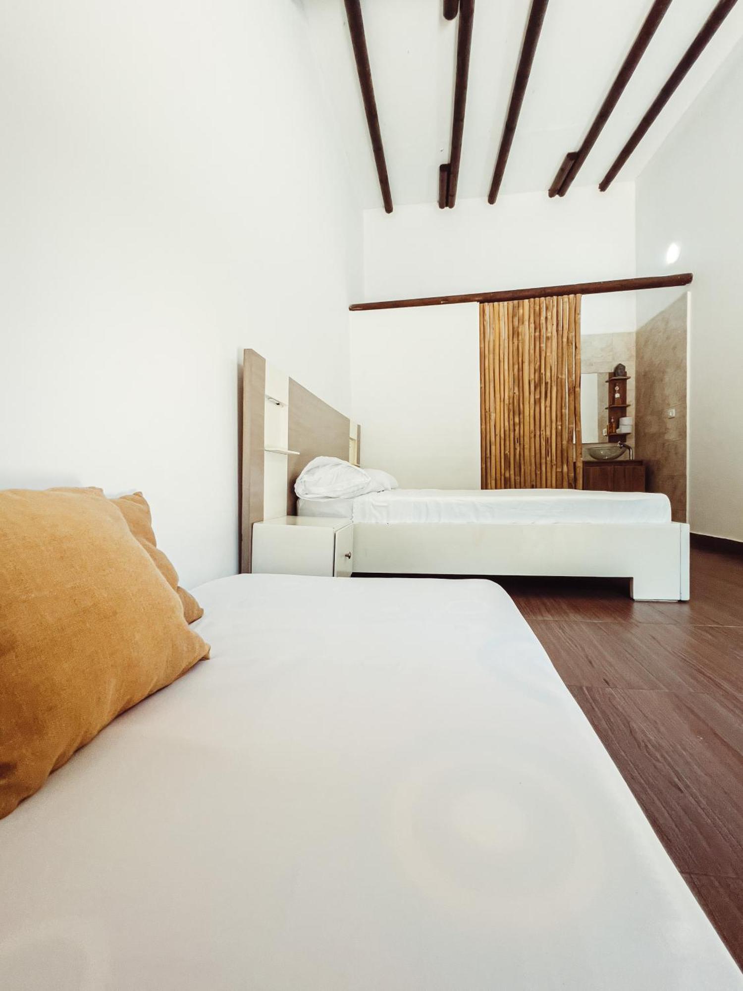Medusa Hostel Isla Tintipan Tintipan Island Екстер'єр фото
