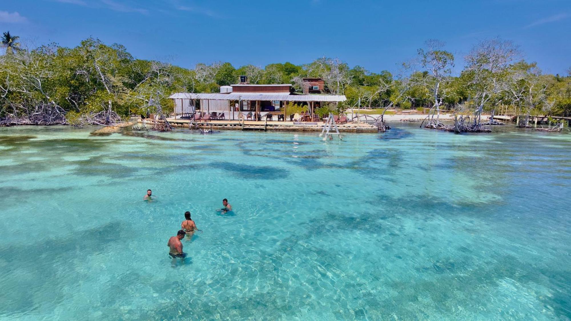 Medusa Hostel Isla Tintipan Tintipan Island Екстер'єр фото