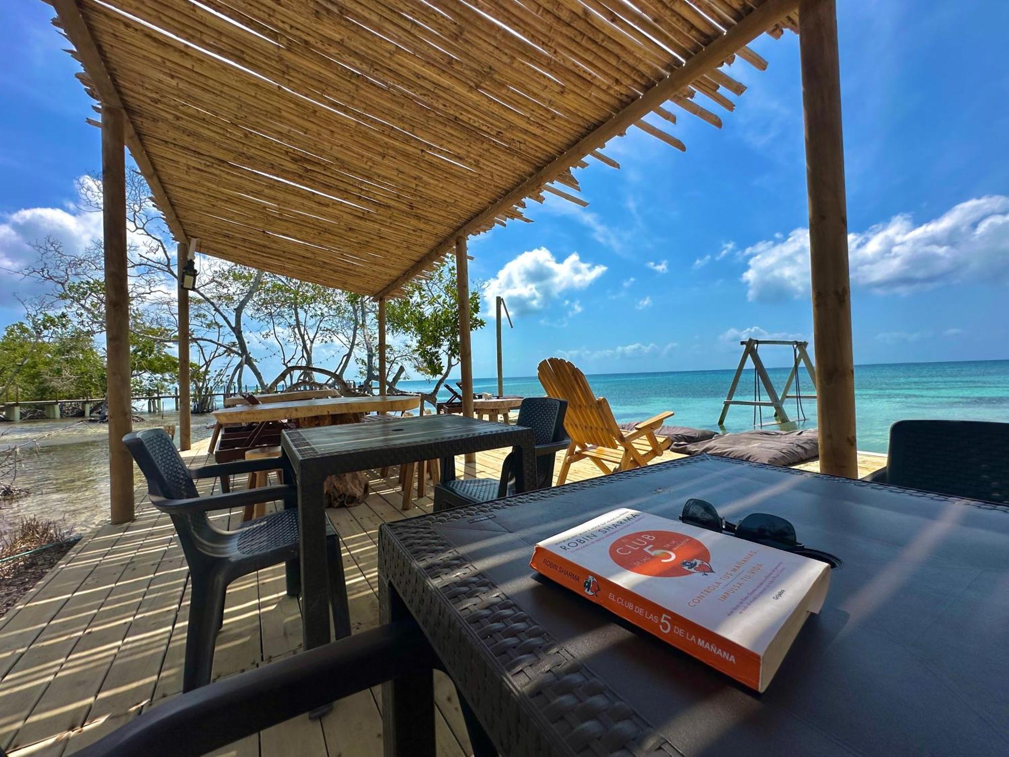 Medusa Hostel Isla Tintipan Tintipan Island Екстер'єр фото