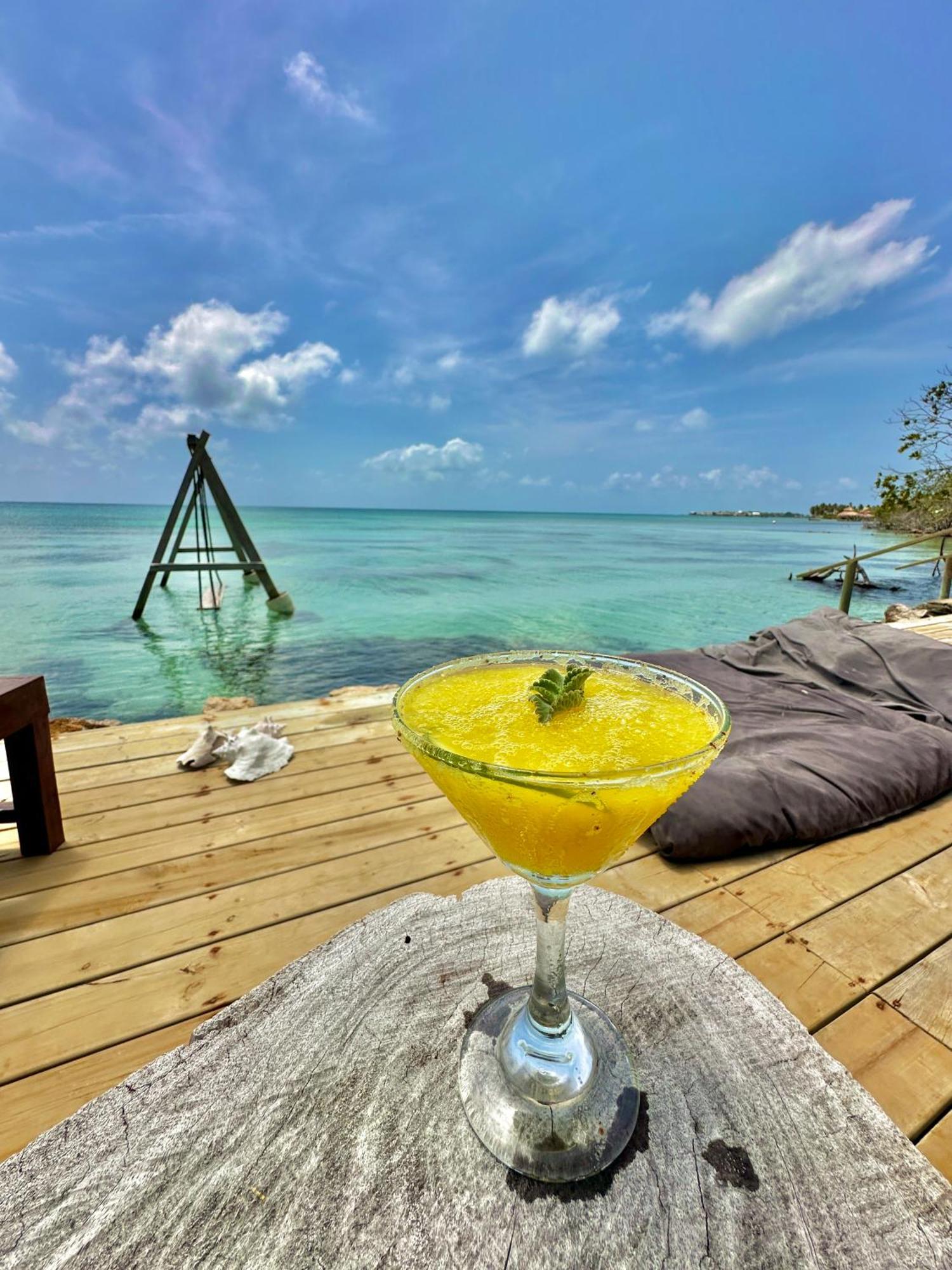 Medusa Hostel Isla Tintipan Tintipan Island Екстер'єр фото