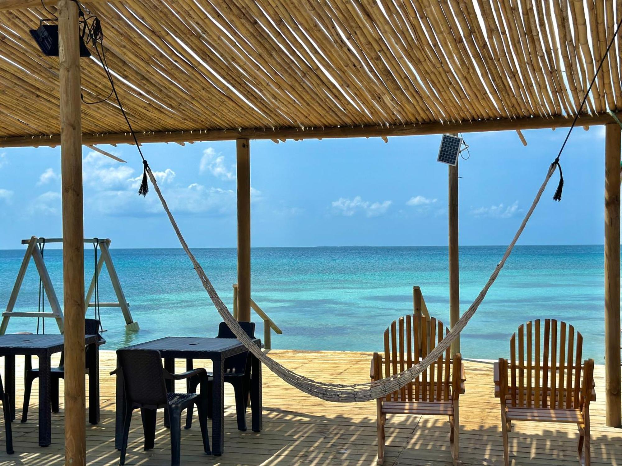 Medusa Hostel Isla Tintipan Tintipan Island Екстер'єр фото