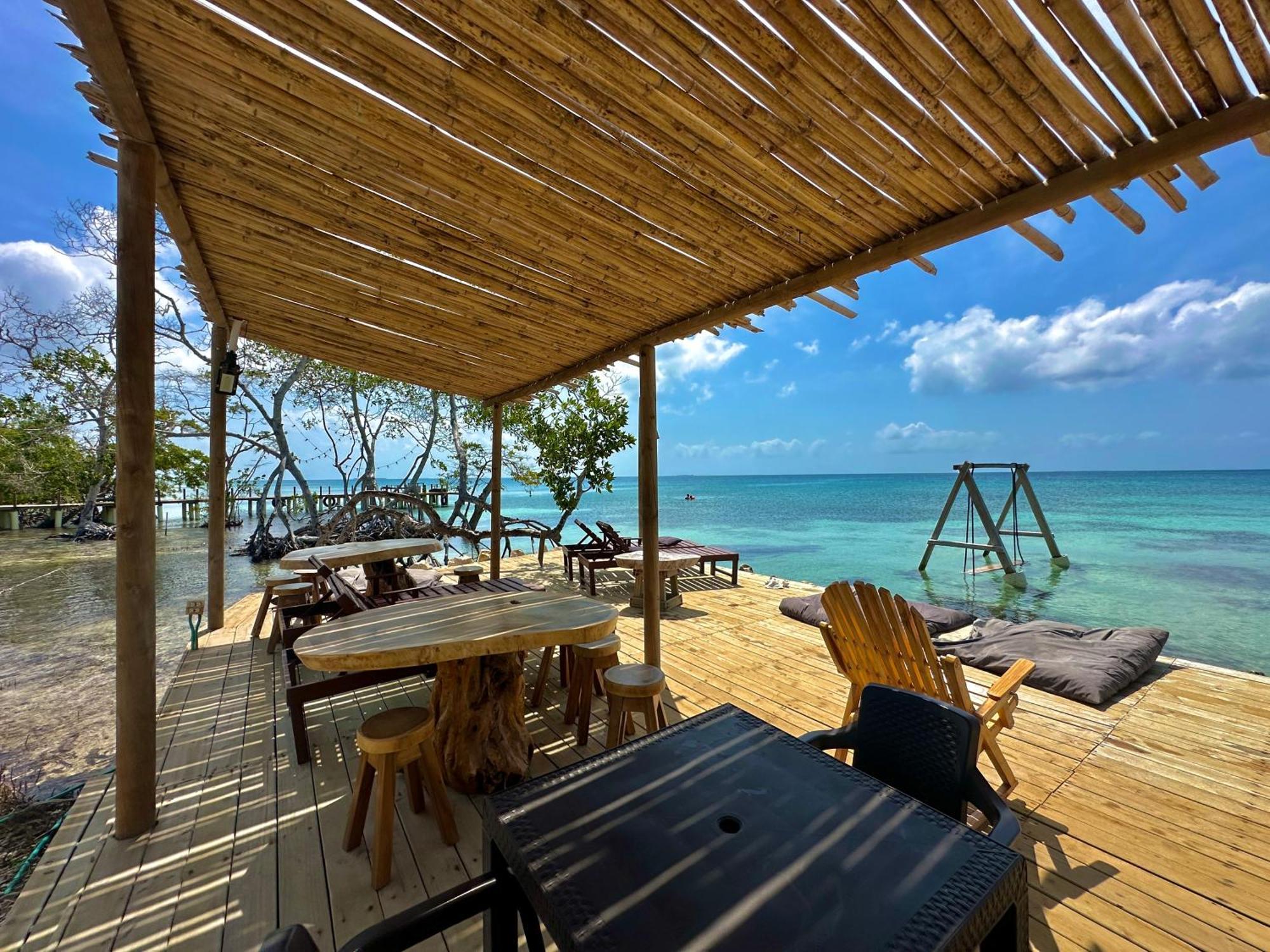 Medusa Hostel Isla Tintipan Tintipan Island Екстер'єр фото