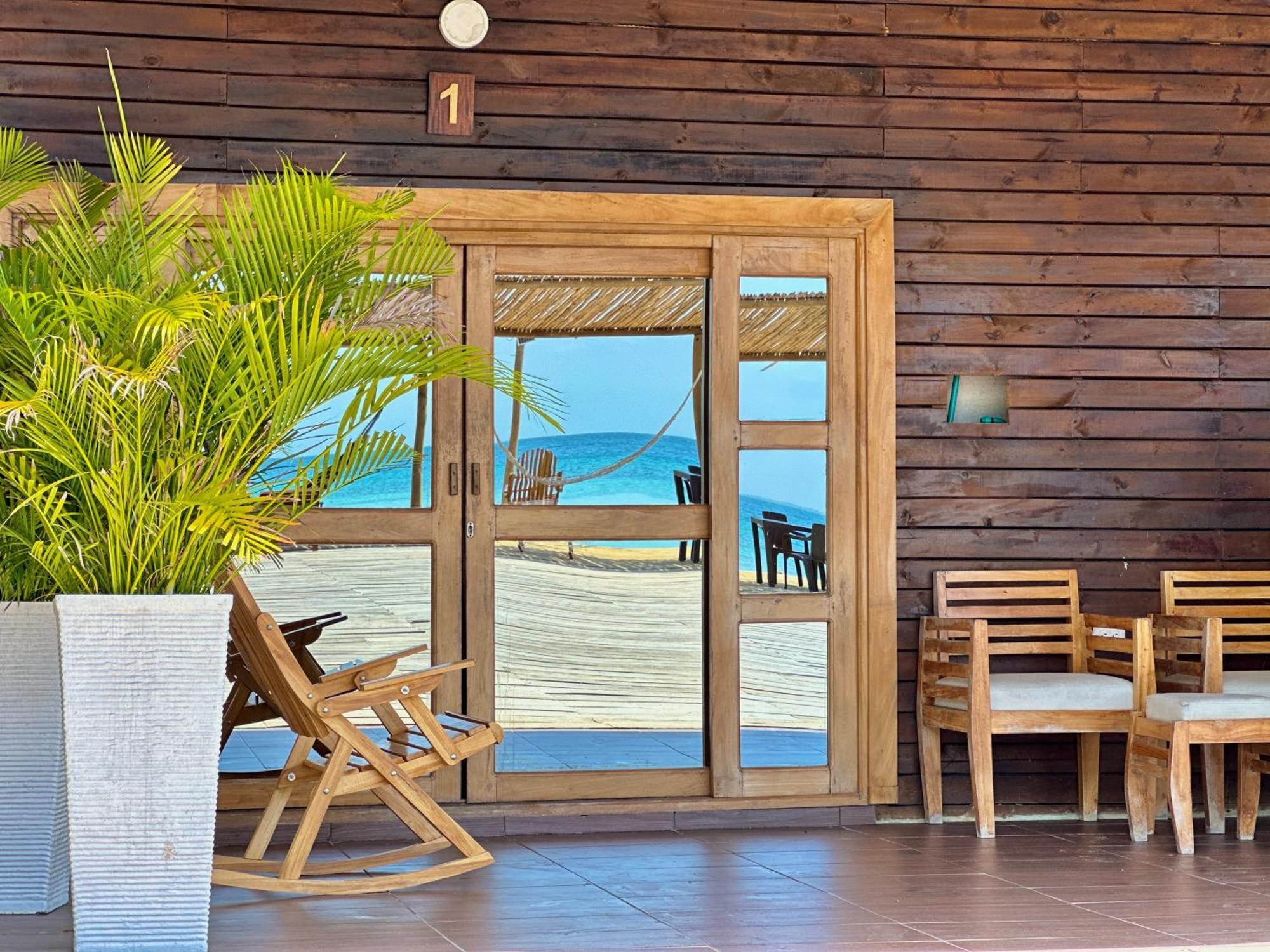 Medusa Hostel Isla Tintipan Tintipan Island Екстер'єр фото