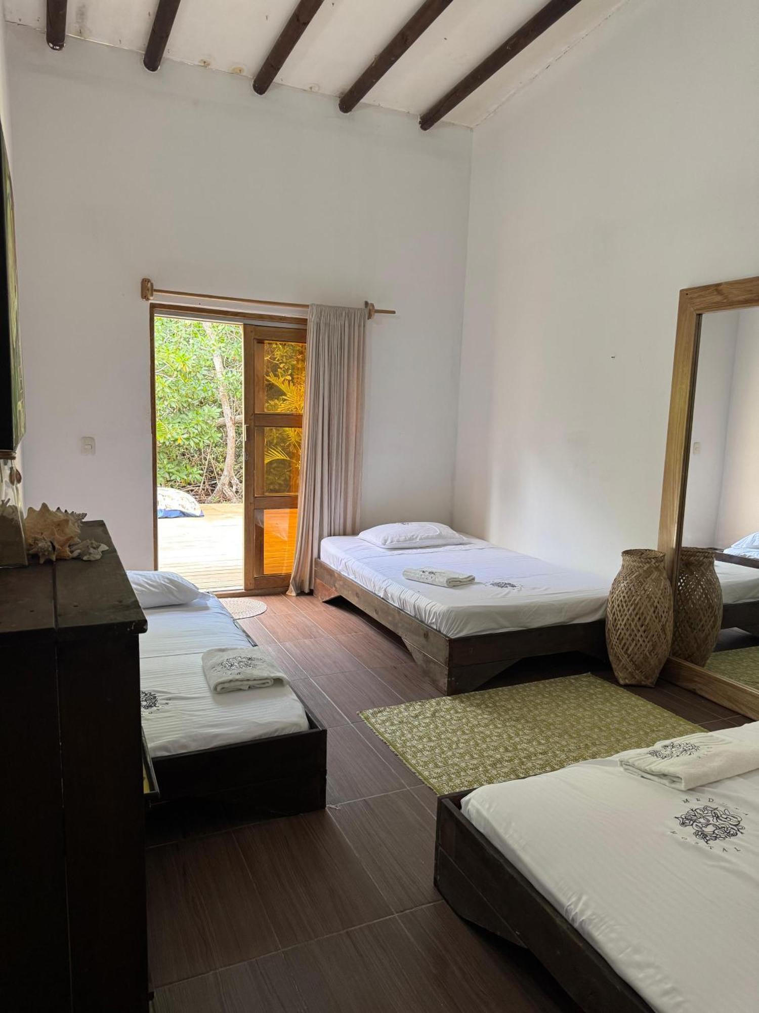 Medusa Hostel Isla Tintipan Tintipan Island Екстер'єр фото