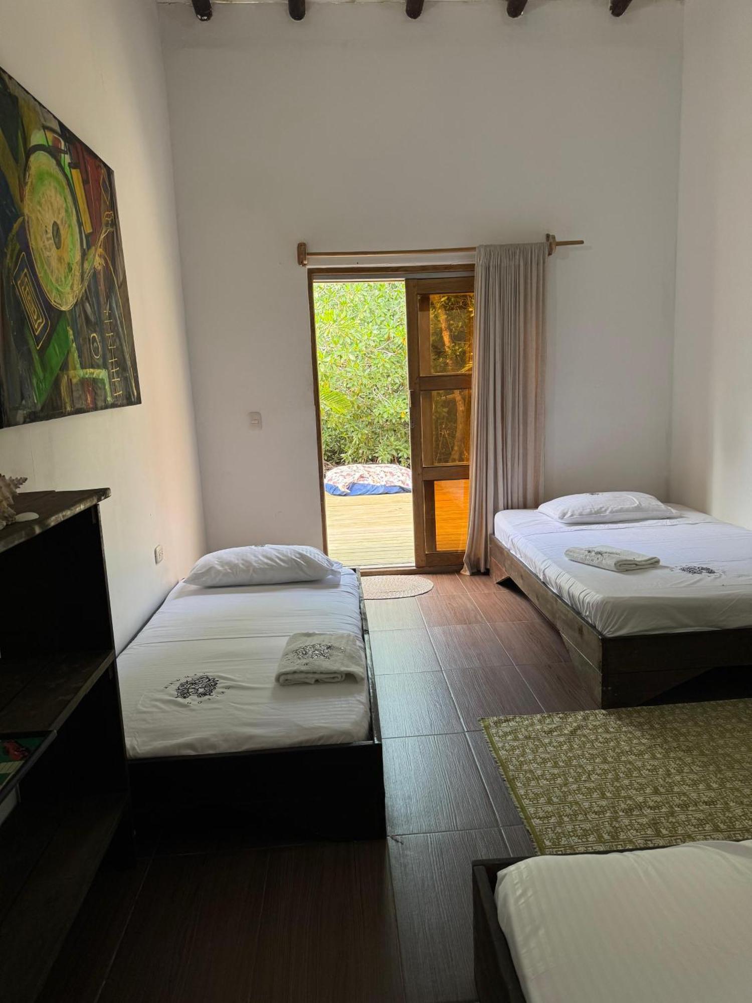 Medusa Hostel Isla Tintipan Tintipan Island Екстер'єр фото