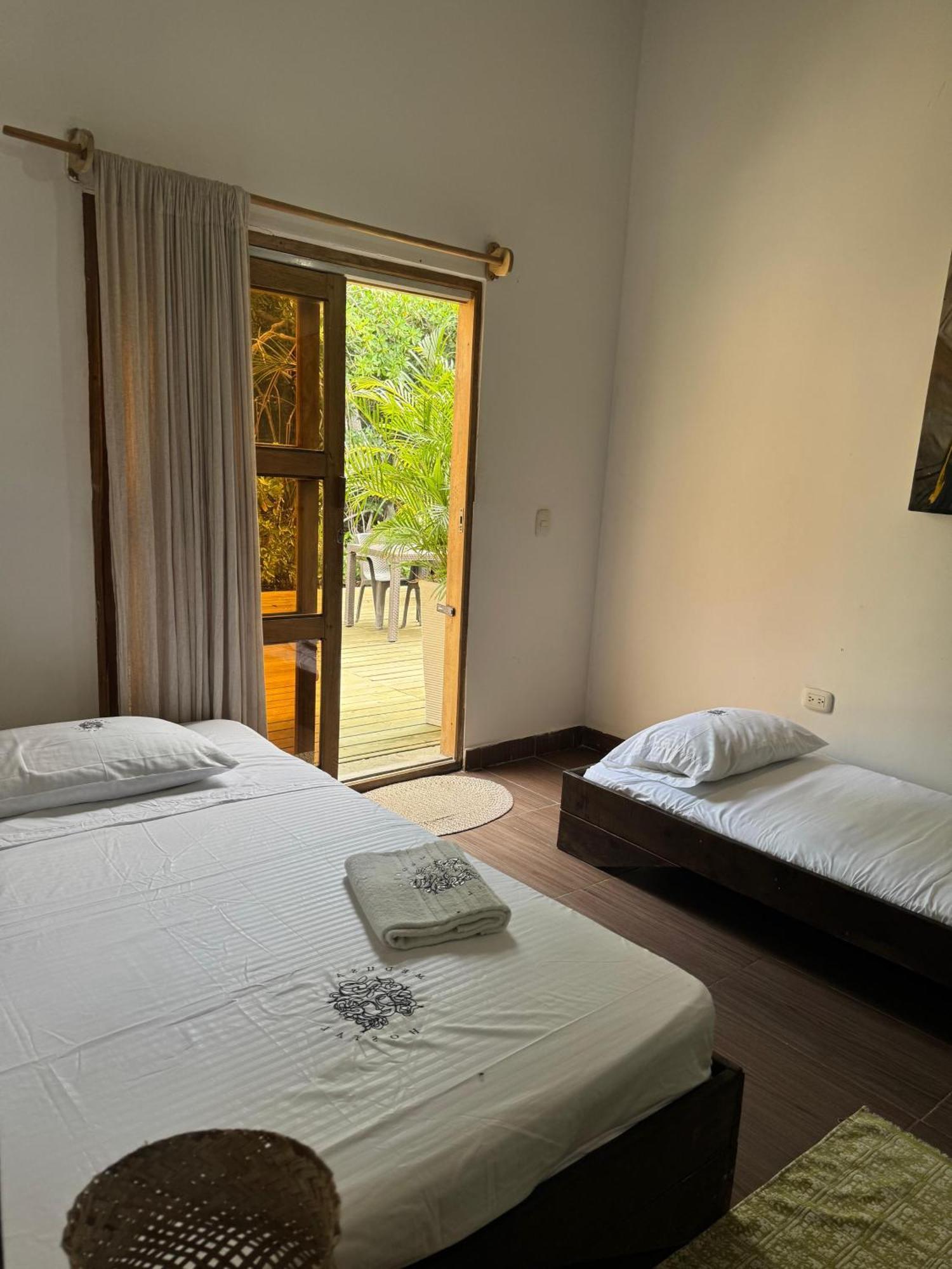 Medusa Hostel Isla Tintipan Tintipan Island Екстер'єр фото